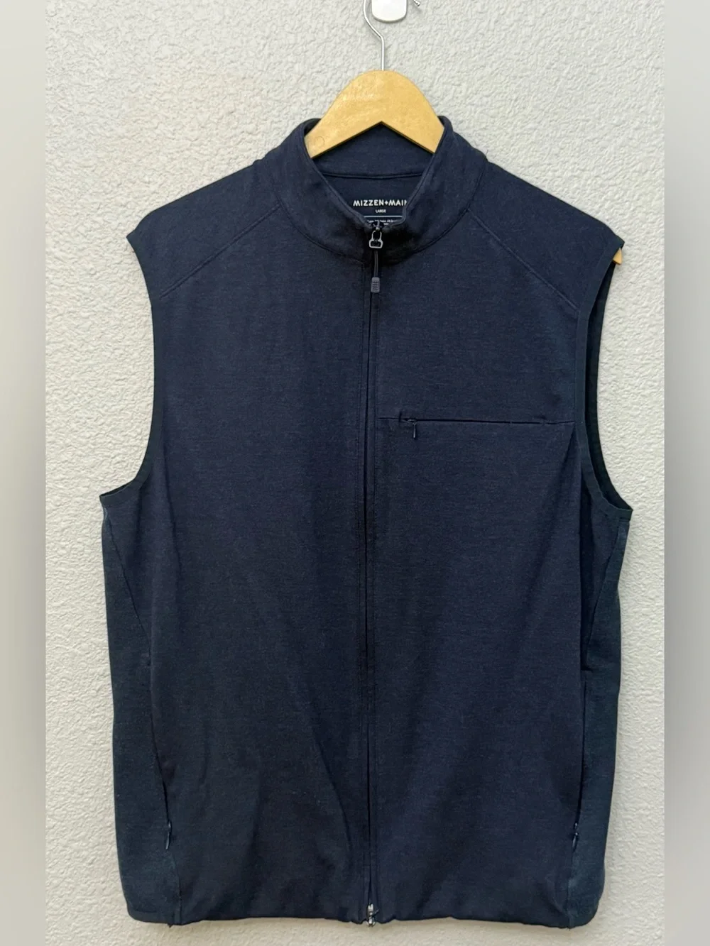 Mizzen+Main | Butter Soft Vest | Navy | Large - Picture 1 of 3